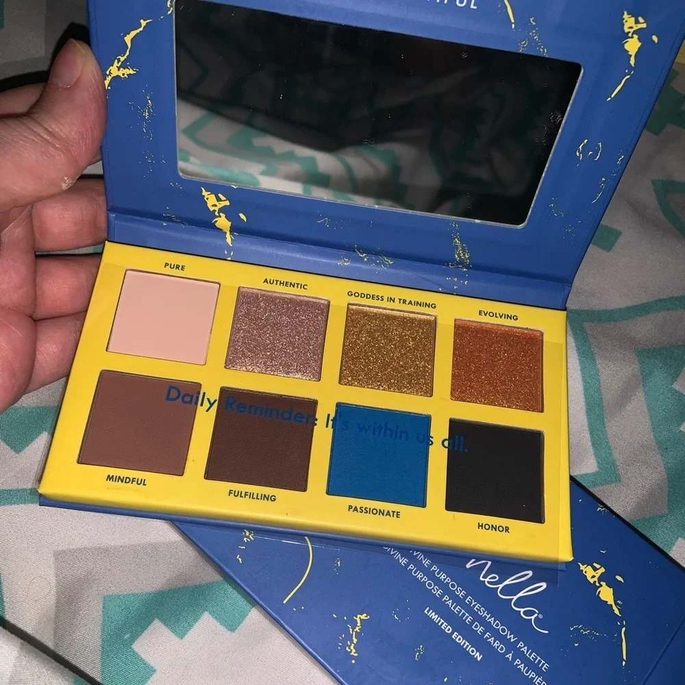 Chella Devine Eyeshadow Palette new in box casual classic blue bronze shimmer
